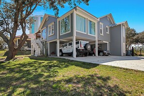Exterior - Waterfront 4 bedroom, 31/2 bath Beach House in beautiful Orange Beach
Sleeps 12 (Orange Beach)