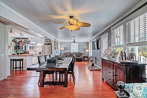 Interior - Waterfront 4 bedroom, 31/2 bath Beach House in beautiful Orange Beach
Sleeps 12 (Orange Beach)