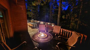 Property grounds - Group Travel - Full Kitchen - Hot Tub - Game Room - Spacious Deck + Dogs! (Portola)