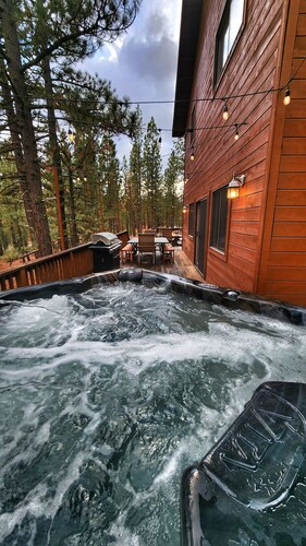 Sleeps10•Dogs•HotTub•PoolTable•FirePit•Poker•Vibes