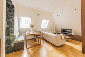 Apartment | Living area - Classy Apartment St Honore - Louvre (Paris)