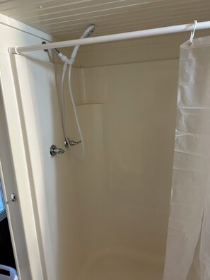 タオル、トイレットペーパー