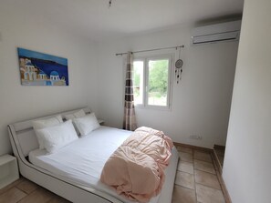 4 bedrooms, iron/ironing board, travel crib, free WiFi