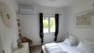 4 bedrooms, iron/ironing board, travel cot, free WiFi