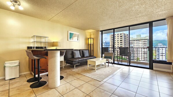 Smart TV - WB 1011 T2 A Charming 1-bedroom apartment with AC, WiFi in awesome Honolulu (Honolulu)