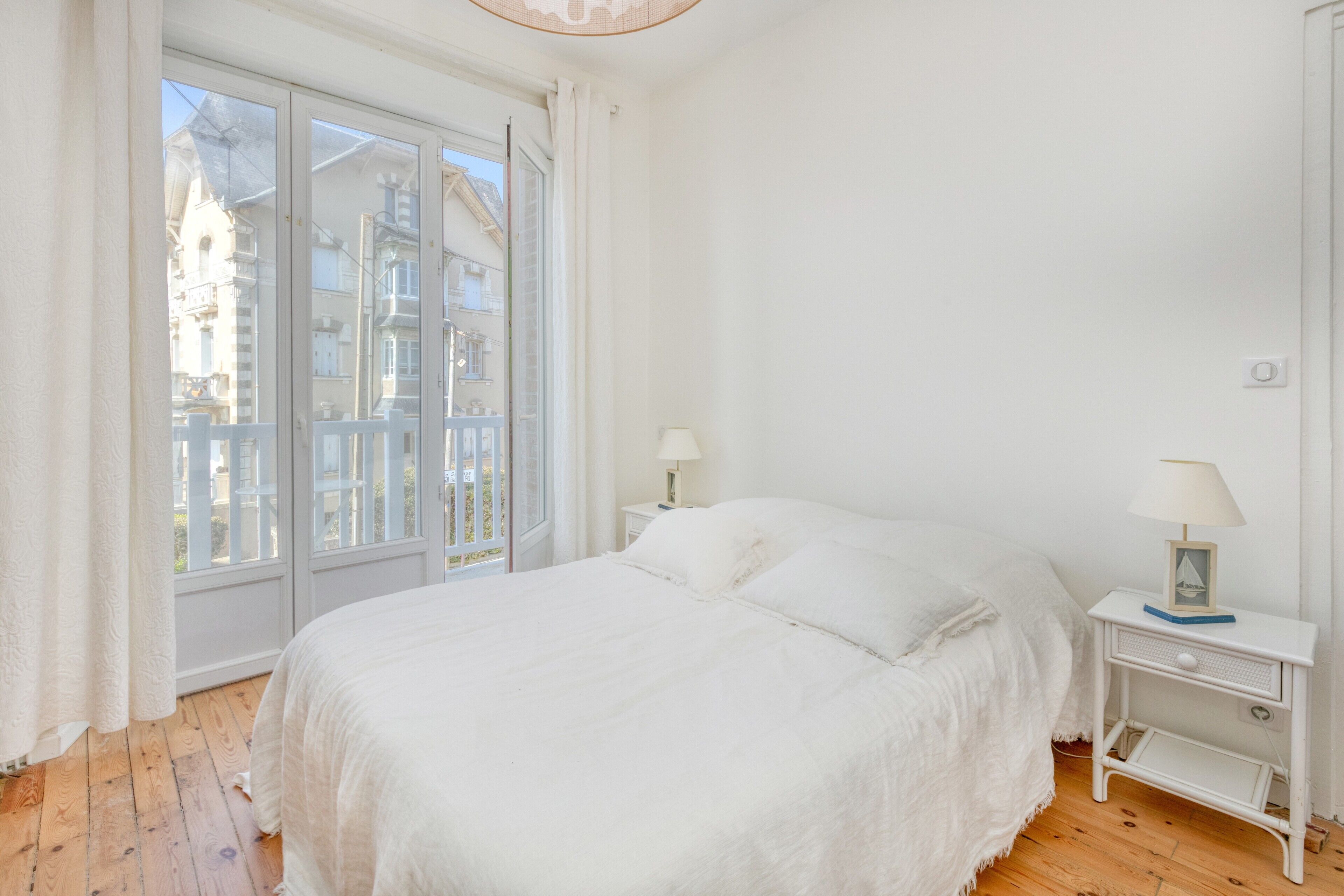 6 chambres, fer et planche à repasser, Wi-Fi gratuit