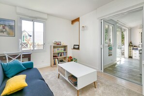 Ping pong - Holiday Home 'La Maison De Port Lin' with Private Terrace, Private Garden and Wi-Fi (Le Croisic)