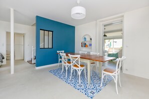 Dining - Holiday Home 'La Maison De Port Lin' with Private Terrace, Private Garden and Wi-Fi (Le Croisic)