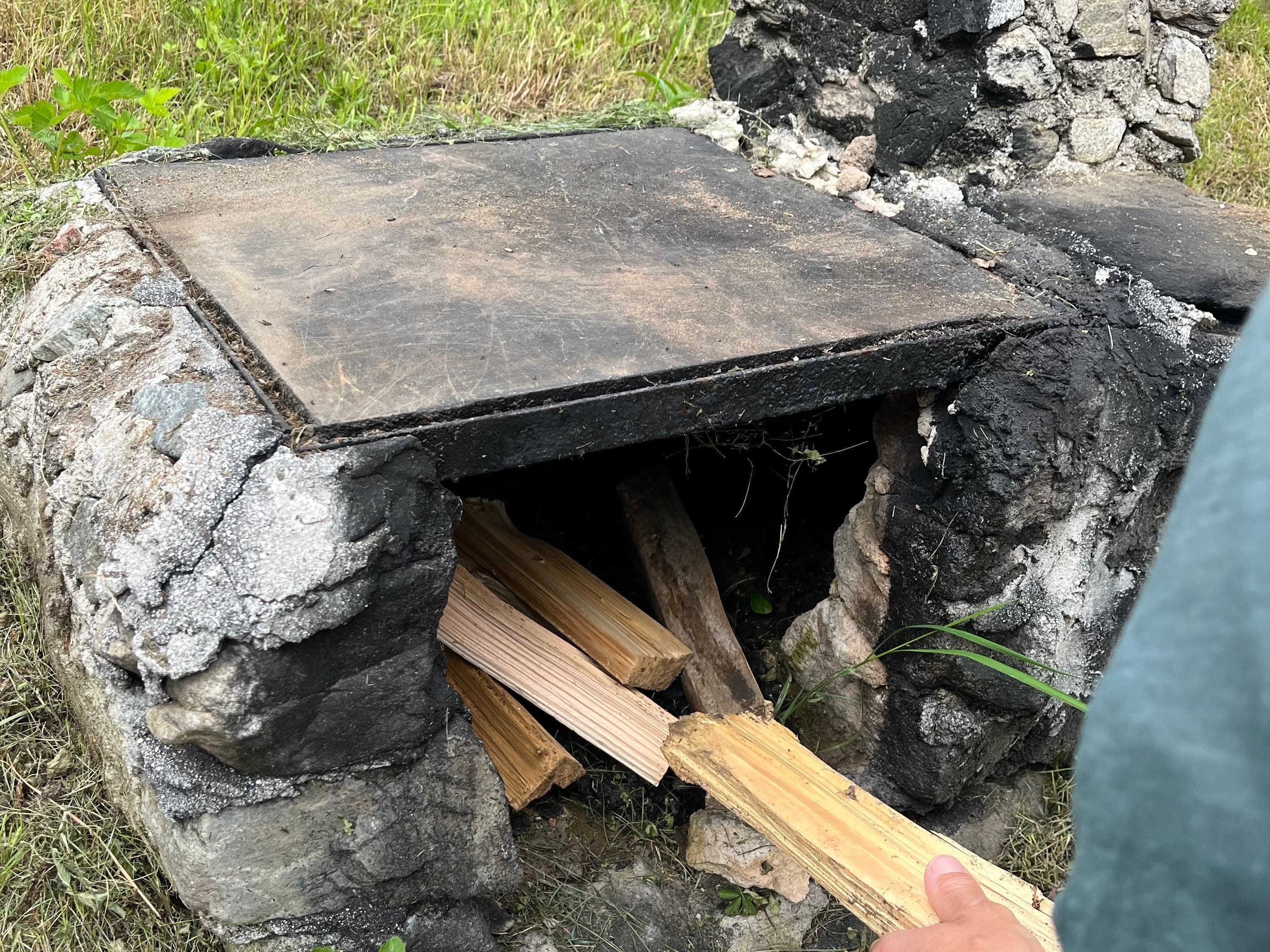 A stone structure with a flat top and a small opening.