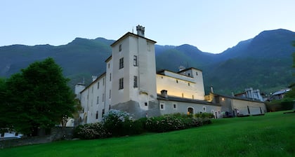 Bed and Breakfast 'Il Pellegrino' with Mountain Views, Shared Garden and Wi-Fi