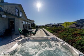 Outdoor dining - Cozy Wapato Point Escape + Hot Tub!  Lake views, beach and resort access (Manson)