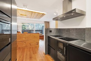 Fridge, microwave, oven, stovetop