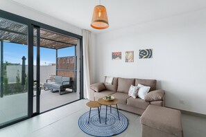 TV - Vacation Villa 'Yucas 14' with Sea Views, Wi-Fi, and Air Conditioning (San Bartolomé de Tirajana)