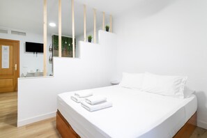 1 habitación, tabla de planchar con plancha, wifi gratis y ropa de cama 