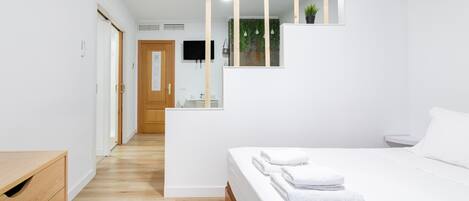 1 bedroom, iron/ironing board, free WiFi, bed sheets
