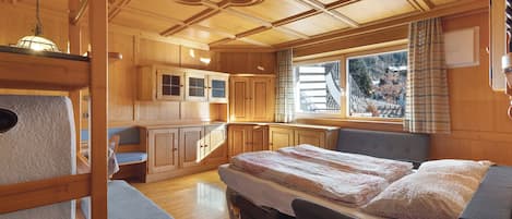 2 bedrooms, free WiFi, bed sheets