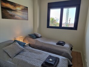 3 dormitorios, tabla de planchar con plancha, wifi gratis y ropa de cama