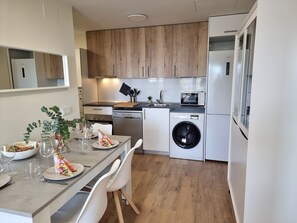Fridge, microwave, oven, stovetop
