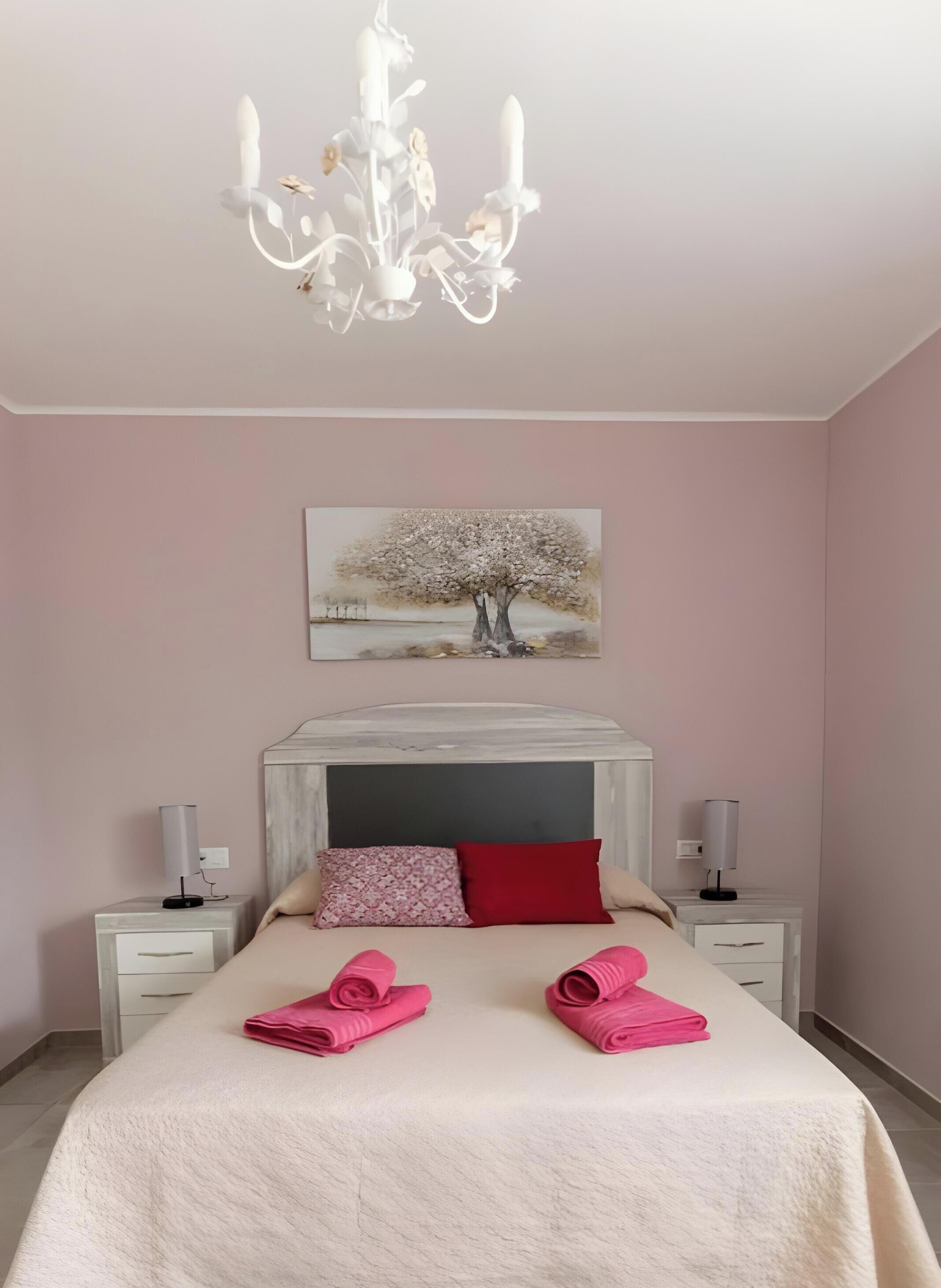 4 bedrooms, iron/ironing board, WiFi (free)