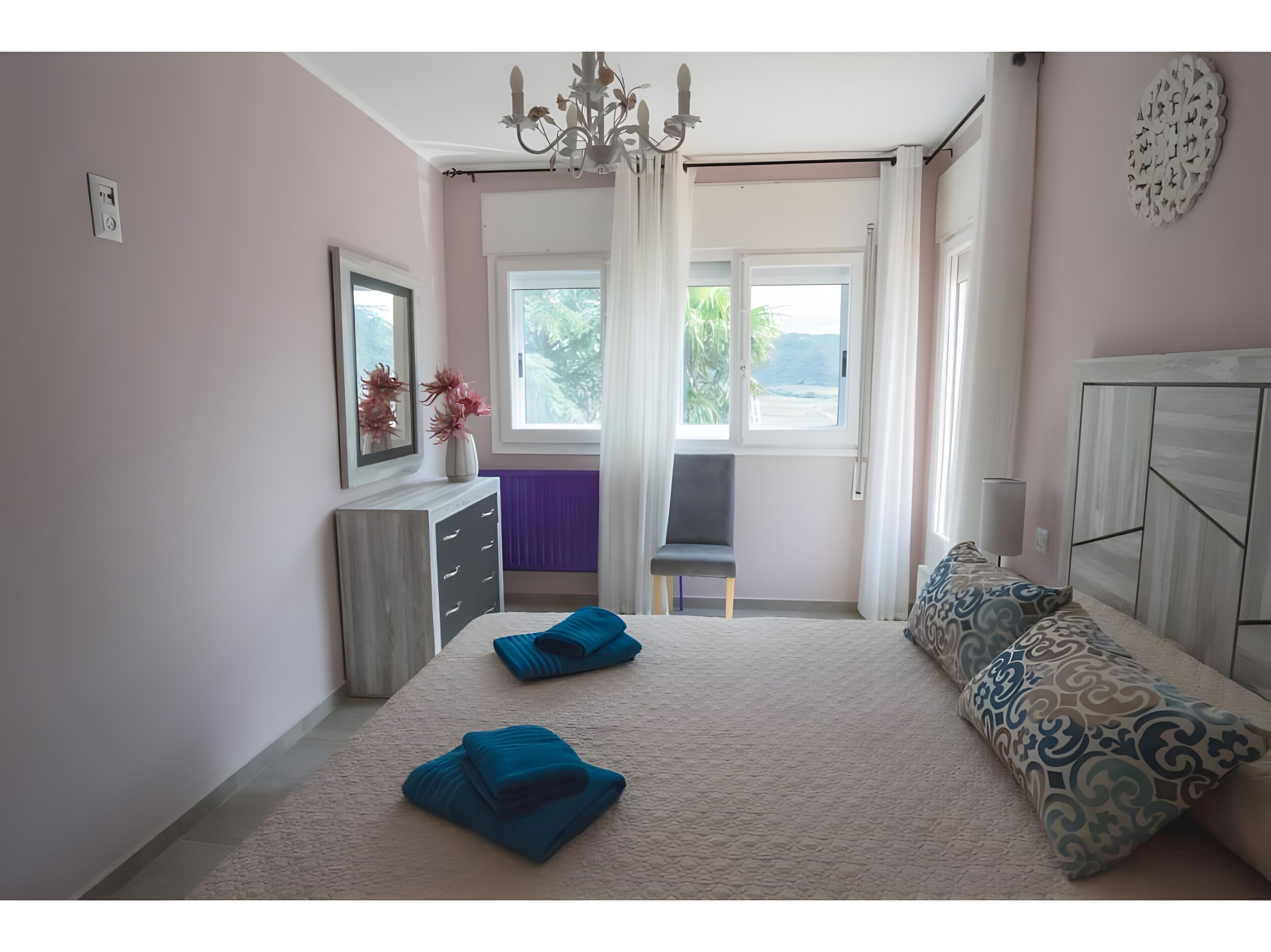 4 camere, ferro/asse da stiro, Wi-Fi gratuito