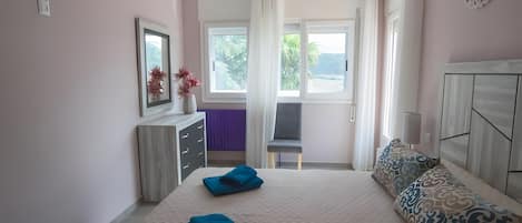 4 Schlafzimmer, Bügeleisen/Bügelbrett, kostenloses WLAN