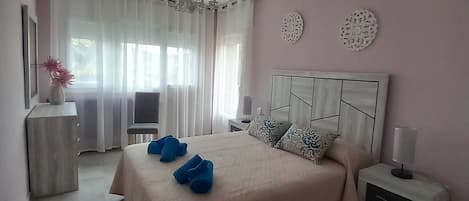 4 bedrooms, iron/ironing board, free WiFi