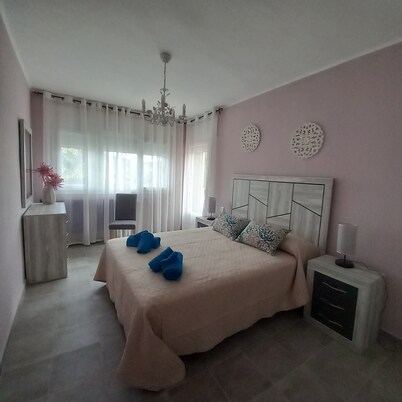 Chalet 'Vivienda Rural Casa Del Medico' with Mountain View, Wi-Fi and Air Conditioning