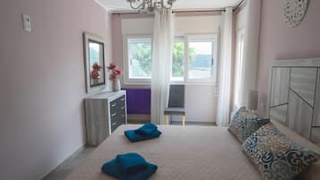 4 bedrooms, iron/ironing board, free WiFi