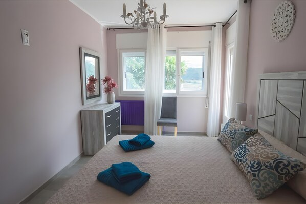 4 bedrooms, iron/ironing board, free WiFi