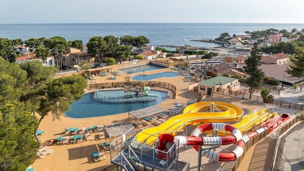 A resort with multiple swimming pools, a water slide, and a beach area. - Mobile Home 'Camping Lou Soulei 218' with Sea View, Shared Pool and Air Conditioning (Carry-le-Rouet)