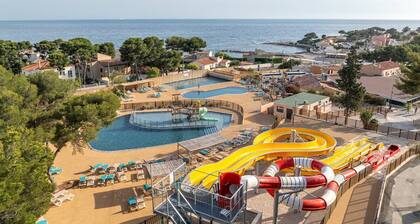 Mobile Home 'Camping Lou Soulei 218' with Sea View, Shared Pool and Air Conditioning