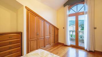 2 slaapkamers, een strijkplank/strijkijzer, gratis wifi, beddengoed