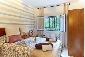 4 chambres, accès au Wi-Fi (inclus), literie fournie