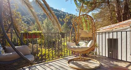 Country House 'Casa Arroyo Colmenar' with Mountain View, Pool and Air Conditioning