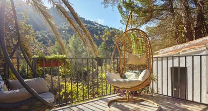 Country House 'Casa Arroyo Colmenar' with Mountain View, Pool and Air Conditioning