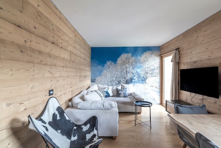 TV. Apartment 'Le Chappart - Carroz D'Arâches' with Mountain View, Private Terrace and Wi-Fi