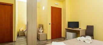 Room 'Seaside and City - Quadrupla' with Shared Terrace, Wi-Fi and Air Conditioning