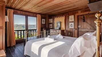 7 bedrooms, iron/ironing board, free WiFi, bed sheets