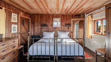 7 bedrooms, iron/ironing board, free WiFi, bed sheets