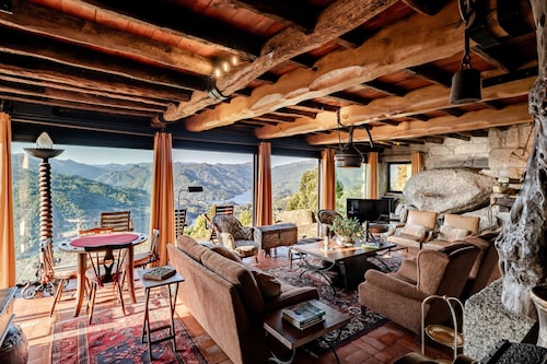 Holiday Home 'Casa Do Gêres' with Lake View, Private Pool and Wi-Fi