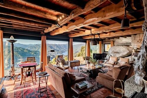 Holiday Home 'Casa Do Gêres' with Lake View, Private Pool and Wi-Fi