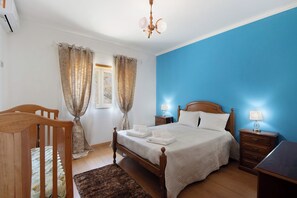 3 bedrooms, iron/ironing board, free WiFi, bed sheets