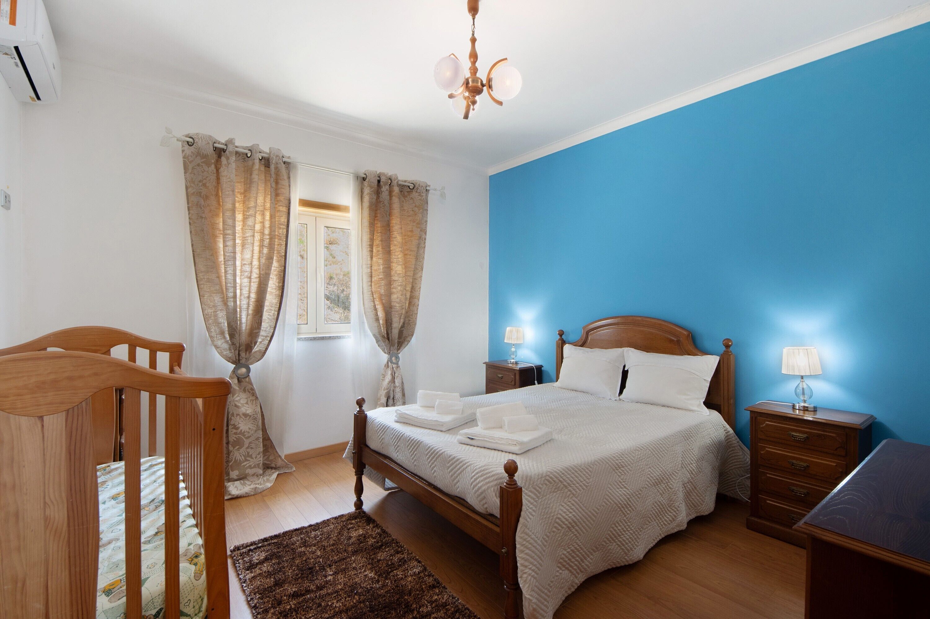 3 chambres, fer et planche à repasser, Wi-Fi gratuit, draps fournis