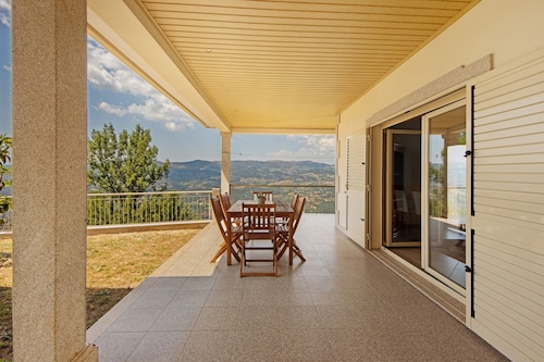 Holiday Home 'Sousa's House - Alojamento Local' with Mountain View, Private Terrace and Wi-Fi