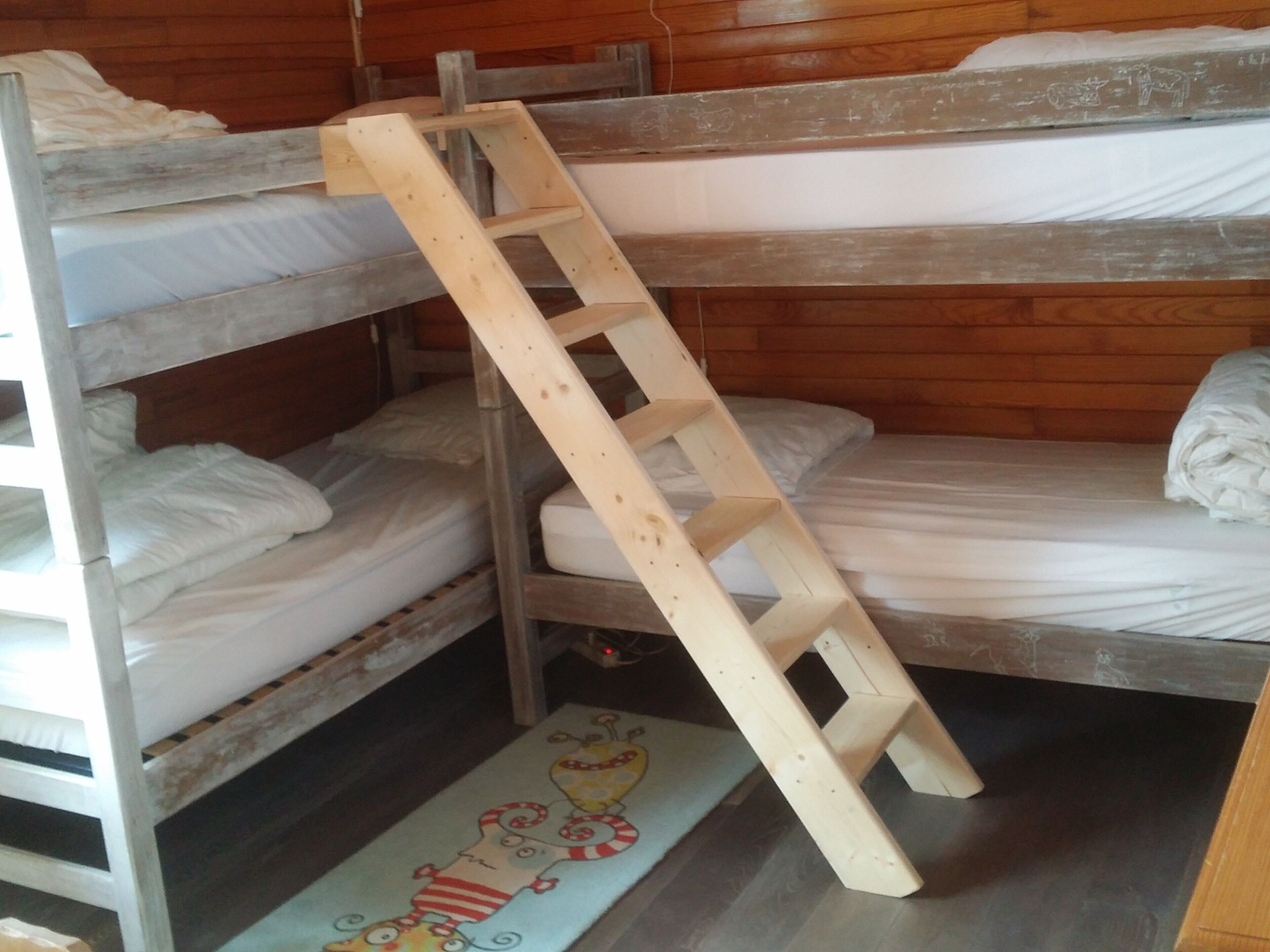 4 bedrooms, iron/ironing board, free WiFi