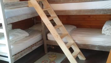 4 bedrooms, iron/ironing board, free WiFi