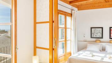 3 slaapkamers, een strijkplank/strijkijzer, gratis wifi, beddengoed