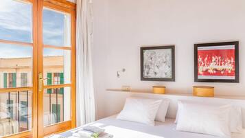 3 slaapkamers, een strijkplank/strijkijzer, gratis wifi, beddengoed