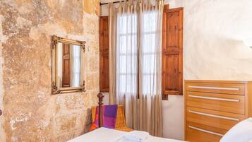 3 dormitorios, tabla de planchar con plancha, wifi gratis y ropa de cama