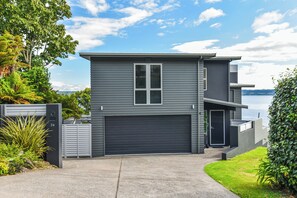 Exterior - Rotorua Serenity Lakeview Retreat (Rotorua)